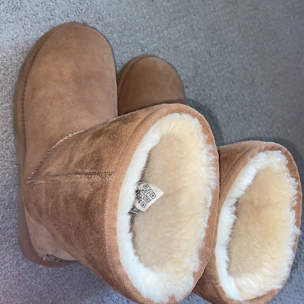 ugg boots - Picture 2 of 4